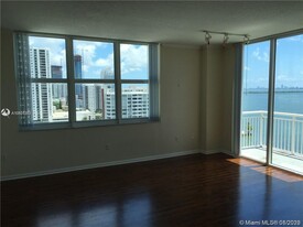 2000 N Bayshore Dr, Unit 1608 in Miami, FL - Foto de edificio - Building Photo