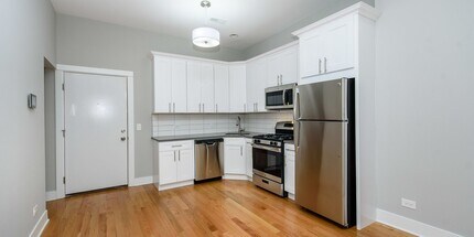 2125 W Chicago Ave in Chicago, IL - Building Photo - Building Photo