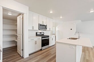 3102 N 1600 E in Layton, UT - Building Photo - Building Photo