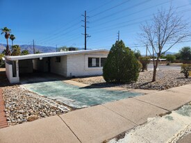 7049 E Elbow Bay Dr in Tucson, AZ - Building Photo