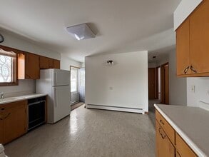 2208 Stieg Rd in Woodstock, IL - Building Photo - Building Photo