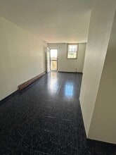 1115 130th St, Unit Beautiful one bedroom in College Point, NY - Foto de edificio - Building Photo