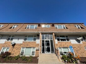 316 N Warwick Ave in Westmont, IL - Building Photo