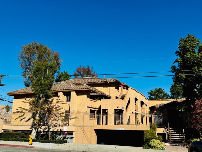 4121 Hathaway Ave in Long Beach, CA - Building Photo - Building Photo