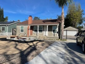 17221 Kittridge St in Van Nuys, CA - Building Photo
