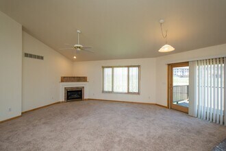 11-11 Redtail Ct in Coralville, IA - Building Photo - Building Photo