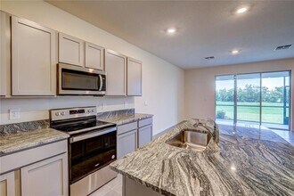 17440 Crescent Moon Lp in Bradenton, FL - Building Photo - Building Photo