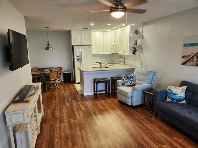 4347 Tahitian Gardens Cir in Holiday, FL - Building Photo - Building Photo