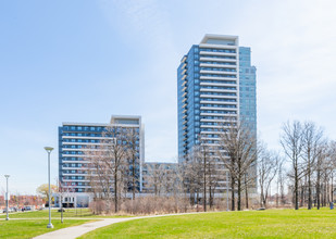 Legacy Park at Thornhill Centre in Vaughan, ON - Building Photo - Building Photo