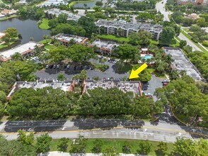 412 Lakeview Dr in Weston, FL - Building Photo - Building Photo