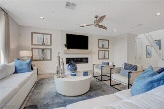 1075 N Water St in Henderson, NV - Building Photo - Building Photo