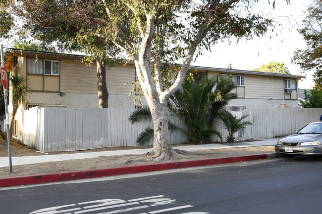 18556 Community St in Northridge, CA - Building Photo - Primary Photo