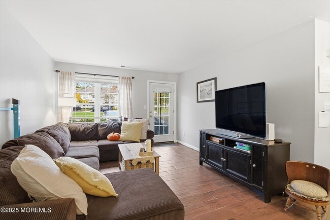 554 Applewood Ct in Howell, NJ - Building Photo - Building Photo