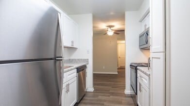 Colonial Towne Apartments in Williamsburg, VA - Foto de edificio - Building Photo