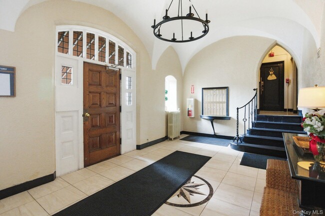 26 Pondfield Rd in Bronxville, NY - Building Photo - Building Photo