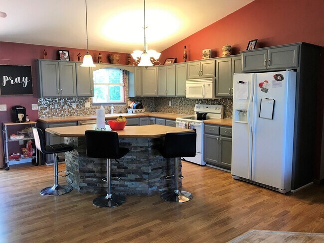 201 Highland Ridge Dr in Manhattan, KS - Building Photo - Building Photo