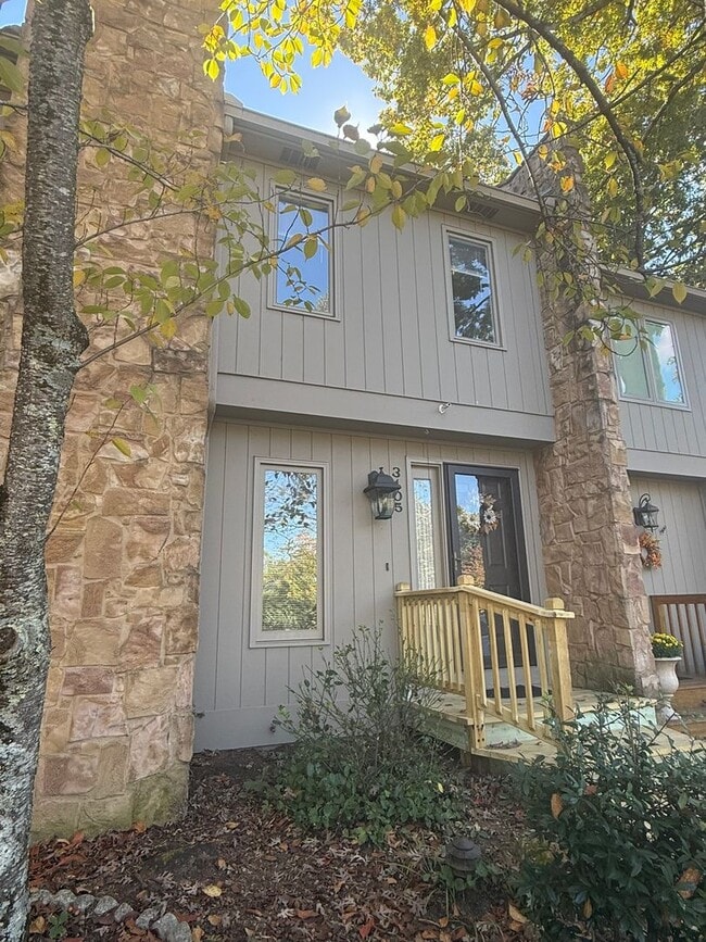 property at 3405 Londonderry Ct