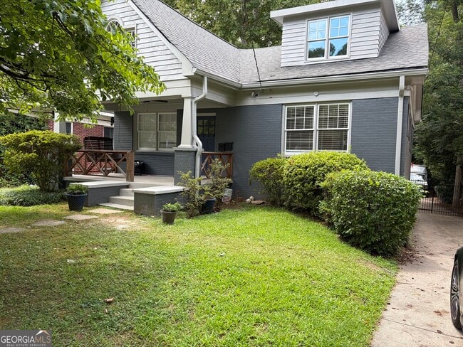 property at 886 Vedado Way NE