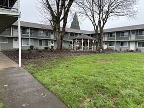 Garland Way Apartments in Salem, OR - Building Photo - Building Photo