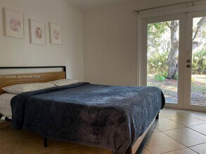 7975 Sunset Dr in Miami, FL - Building Photo - Building Photo