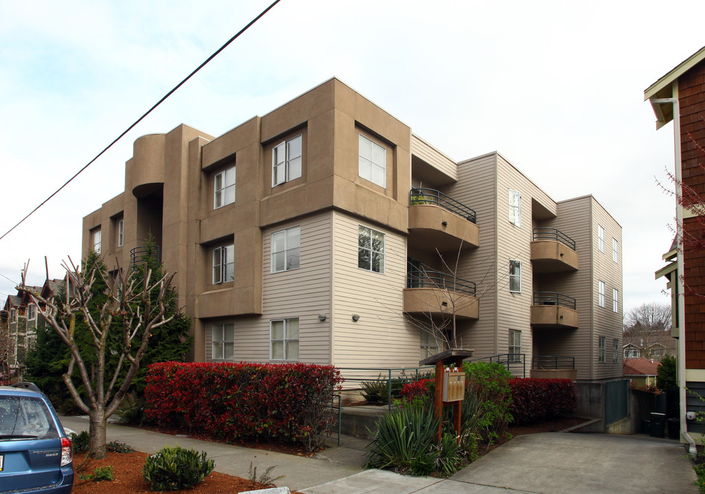 The Chesapeake Apartments in Seattle, WA - Building Photo