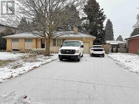 646 Iroquois Ave in Hamilton, ON - Building Photo