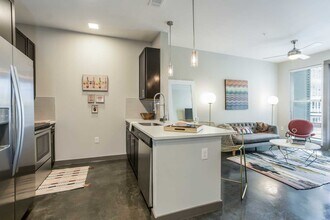 1180 Patterson St in Houston, TX - Building Photo - Building Photo