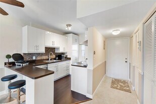 5401 NW 2nd Ave in Boca Raton, FL - Building Photo