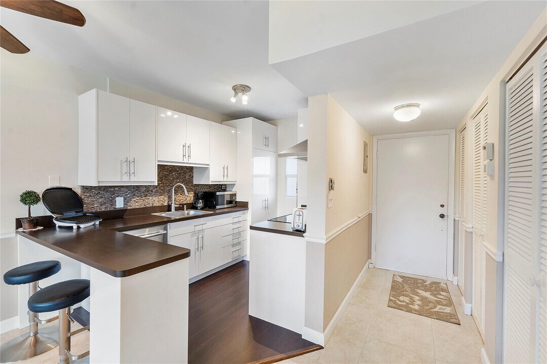 5401 NW 2nd Ave in Boca Raton, FL - Building Photo