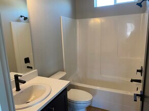 314 Lithia Ave in Talent, OR - Foto de edificio - Building Photo