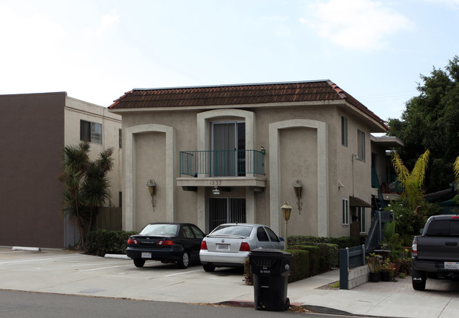 1233 Essex St in San Diego, CA - Building Photo - Building Photo