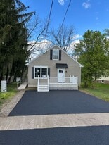 49 Chase Ave in Ivyland, PA - Building Photo