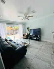 3381 SW 16th St in Fort Lauderdale, FL - Foto de edificio - Building Photo