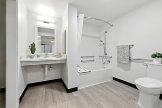 1612 Apartments in Modesto, CA - Building Photo - Building Photo