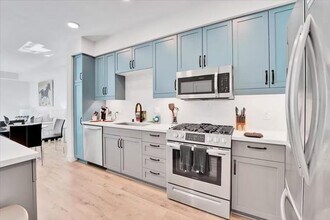 635 Robinson Ave in San Diego, CA - Building Photo - Building Photo