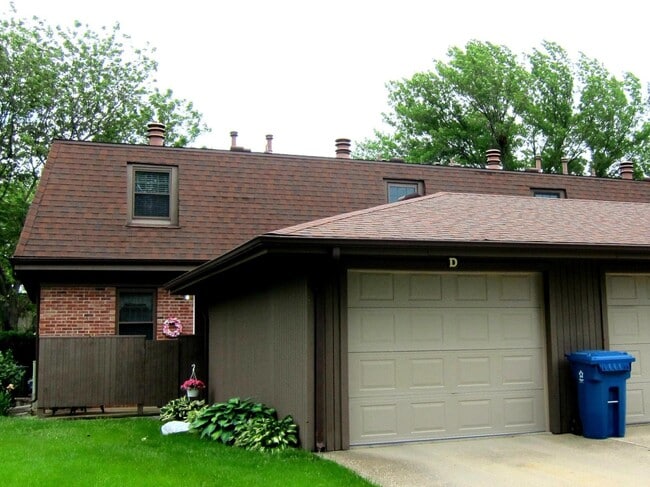 property at 1601 Lyndhurst Dr