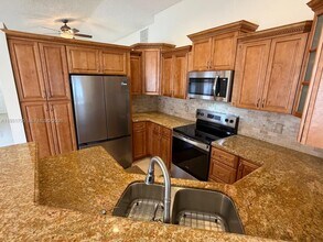 1525 Estancia Cir in Weston, FL - Building Photo - Building Photo