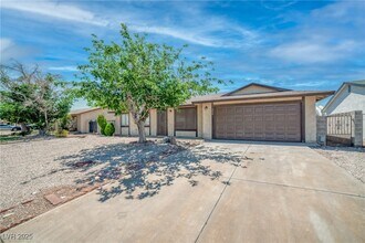 540 Longtree Ave in Henderson, NV - Building Photo - Building Photo