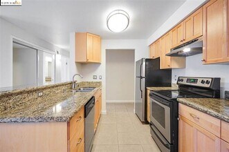 55 Fairmount Ave, Unit 209 in Oakland, CA - Foto de edificio - Building Photo