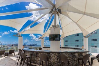 253 NE 2nd St, Unit 1803 in Miami, FL - Building Photo - Building Photo