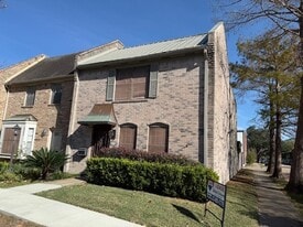 6511 Kenyon Ln in Bellaire, TX - Building Photo