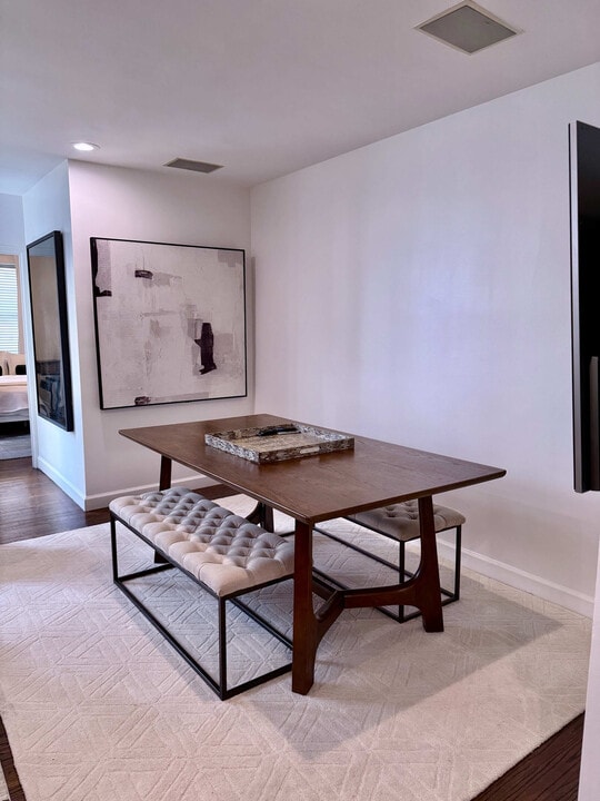 323 E 51st St in New York, NY - Building Photo