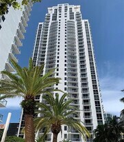 1060 Brickell Ave in Miami, FL - Building Photo