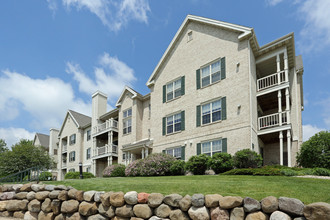 Deer Creek Apartments in Middleton, WI - Foto de edificio - Building Photo