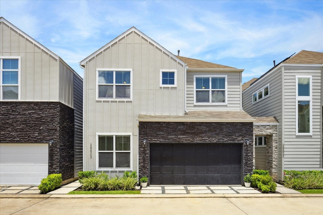 8806 Hollister Pine Ct in Houston, TX - Building Photo