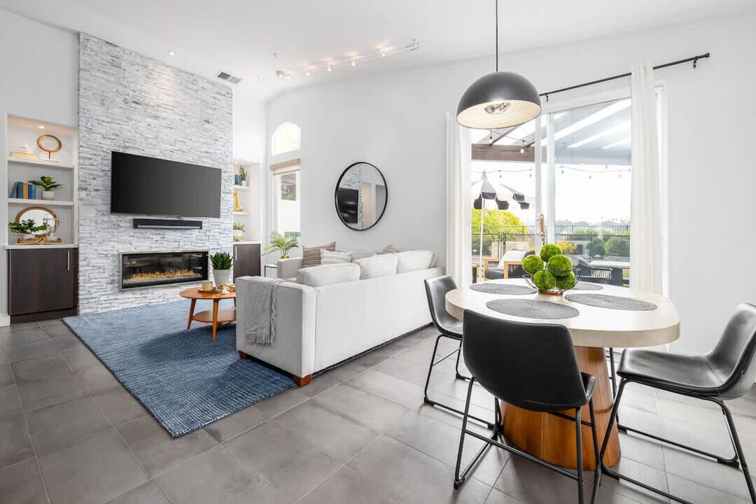 818 Sunset Dr in Vista, CA - Building Photo
