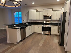 300 Clark Dr in Coralville, IA - Foto de edificio - Building Photo