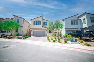 111 Verde Rosa Dr in Henderson, NV - Building Photo - Building Photo