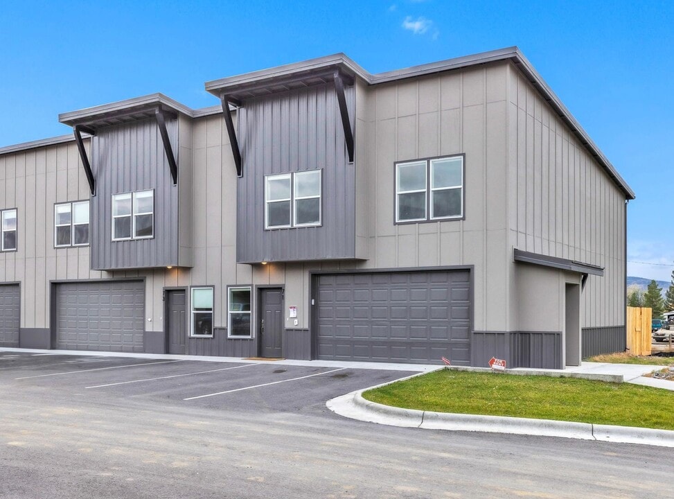 83 Old Yellowstone Trail in Three Forks, MT - Building Photo