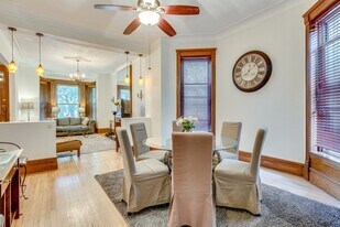 931 W Newport Ave, Unit 2C in Chicago, IL - Building Photo